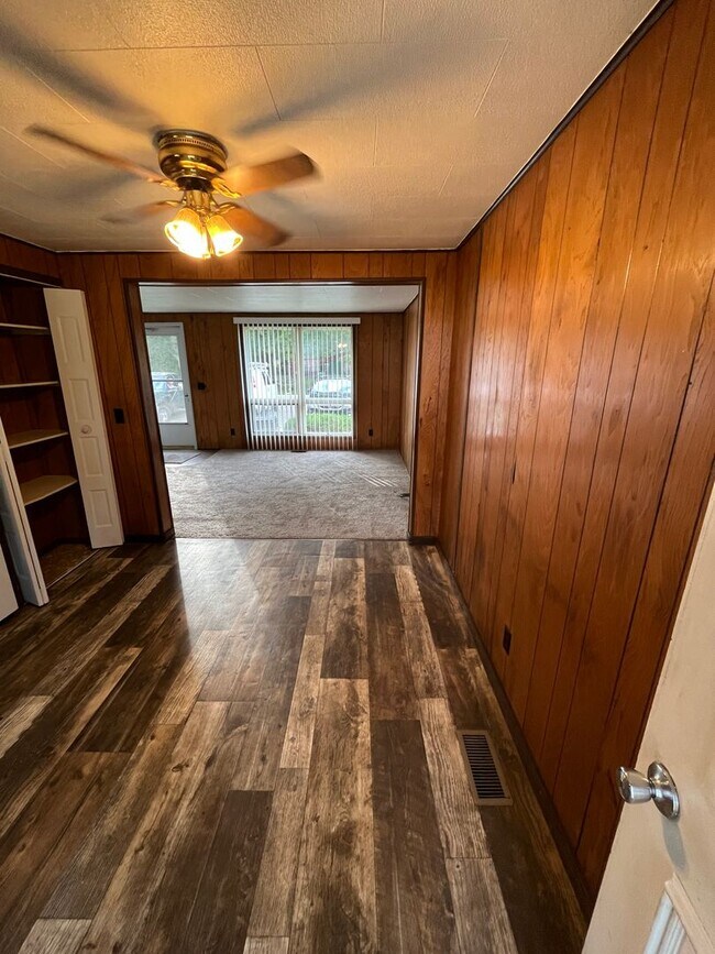 Building Photo - 406-408 Lincoln