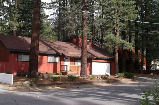 Building Photo - Long term furnished rental