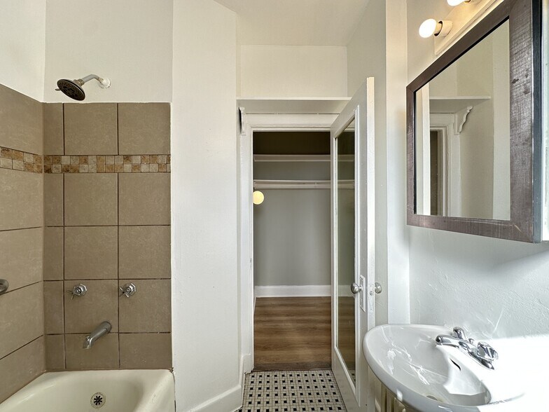 Building Photo - 3832 N Fremont St