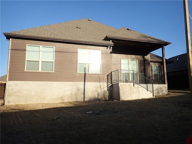 Building Photo - 409 Silver Trail