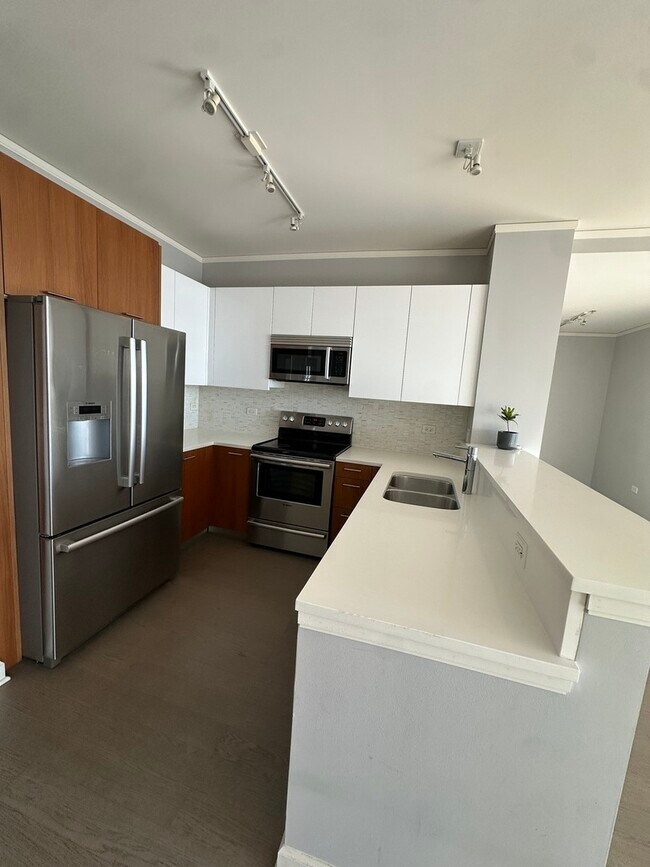 Building Photo - 1901 S Calumet Ave