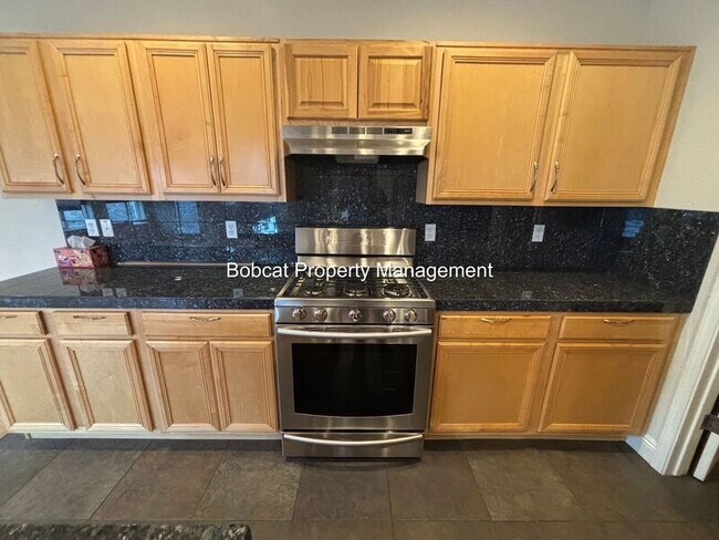 Building Photo - 1320 Thompson St