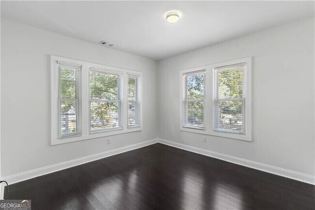 Building Photo - 954 Byron Dr SW