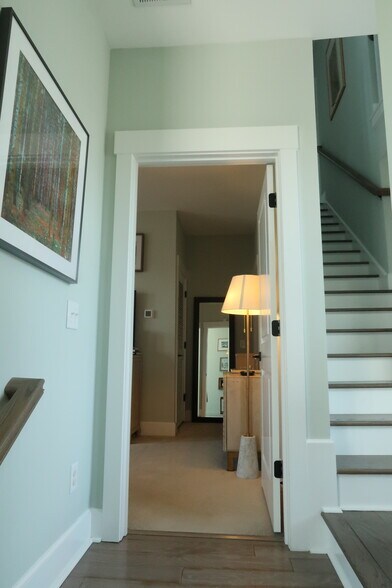 Building Photo - 994 Key Colony Ct