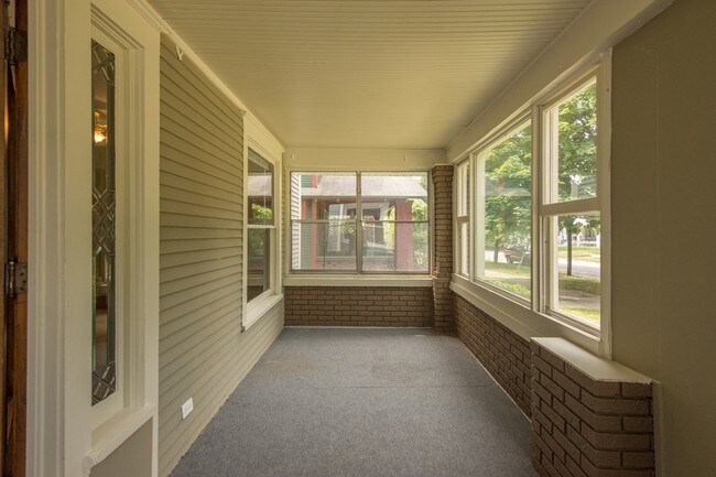 Building Photo - 52 Richards Ave NW