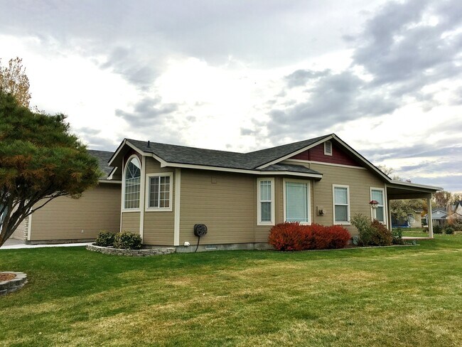 Building Photo - Beautiful 3 bed 2 bath home in a quiet cul-d-sack in downtown Eagle off Palmetto Ave