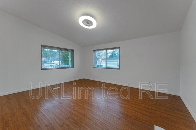 Building Photo - 1601 W Sherrie Dr