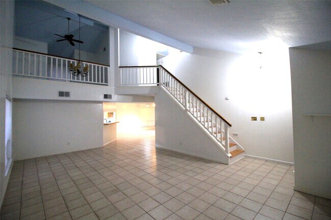 Building Photo - 15614 Barbarossa Dr