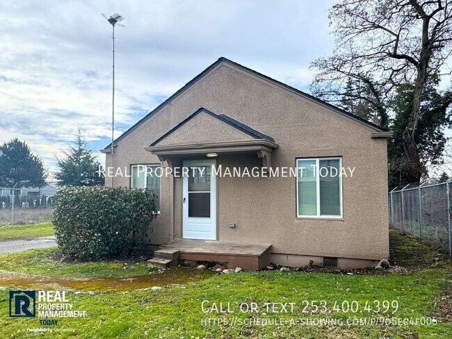 Building Photo - 8420 1/2 South Tacoma Way-1