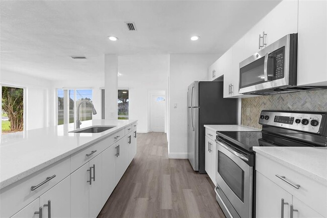 Building Photo - 21530 Glendale Ave