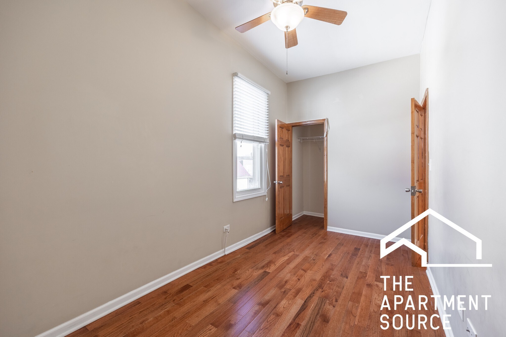 Building Photo - 2028 N Hamlin Ave