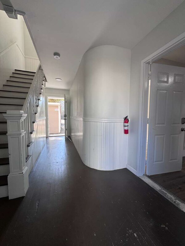 Building Photo - 267 Silver St