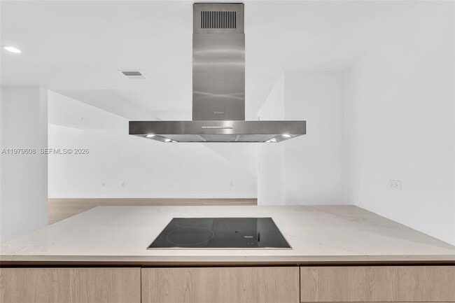 Building Photo - 9201 E Bay Harbor Dr