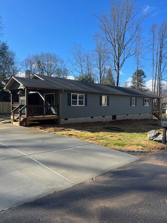 Building Photo - Black Mountain Rental-Fabulous Location!