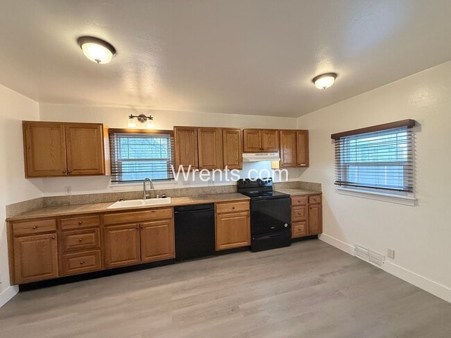 Building Photo - Beautiful 5-Bed, 2.5-Bath Home in the Heart of Spokane