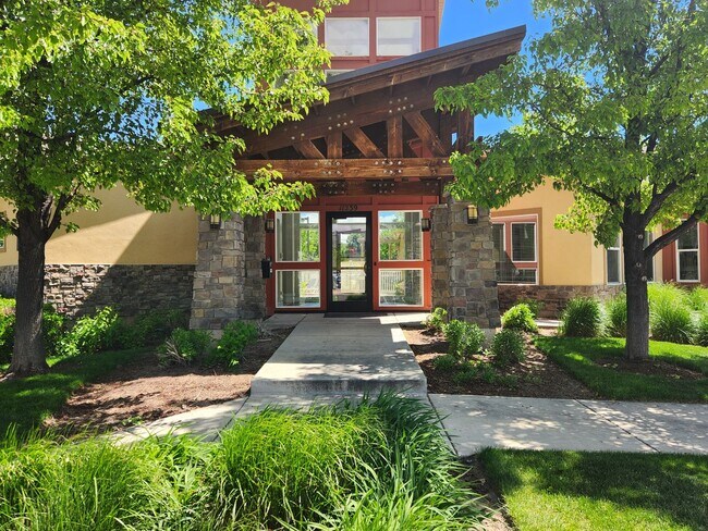 Building Photo - End Unit Townhome Available for Rent July 1st