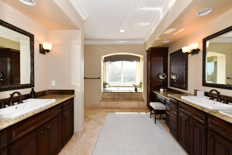 Building Photo - 21 Pinnacle Peak St