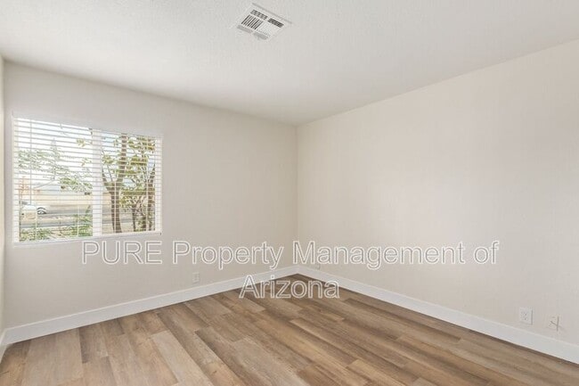 Building Photo - 3915 W Thunderbird Rd