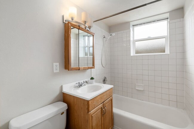 Building Photo - 715 14th St