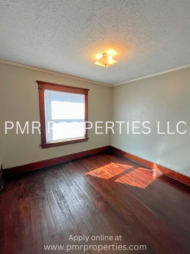 Building Photo - 3Bedroom/1Bathroom Home