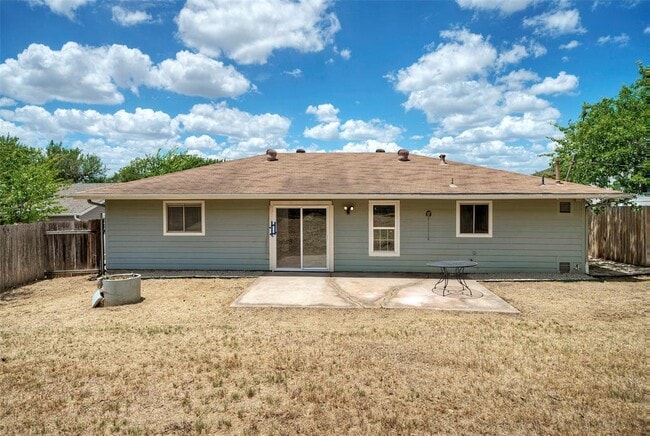 Building Photo - 5301 Gladstone Dr