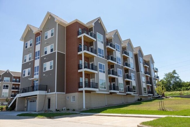 Building Photo - $1,295 | 1 Bedroom, 1 Bathroom | Pet Frien...
