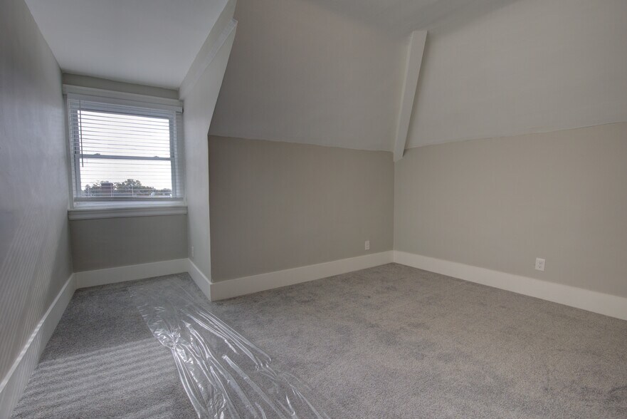 Bedroom - 463 Main St
