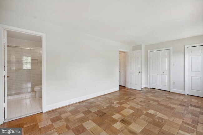Building Photo - 3231 Sutton Pl NW