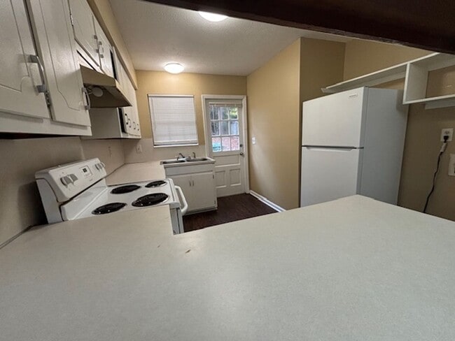 Building Photo - Duplex Unit