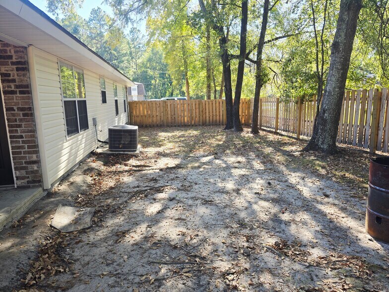 Building Photo - 200 E Mell St