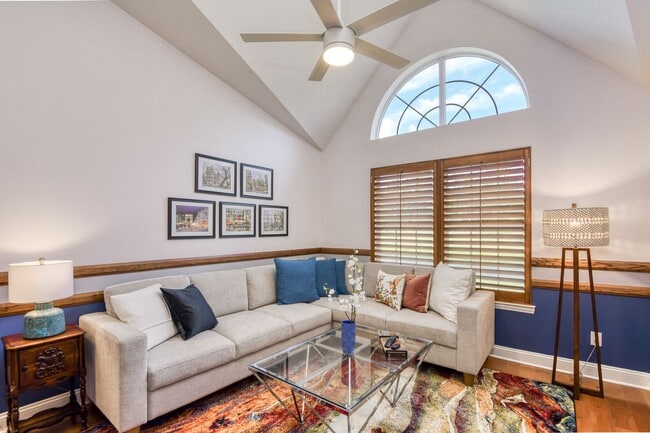 Building Photo - Luxury 3-bedroom - 4 bath with garage