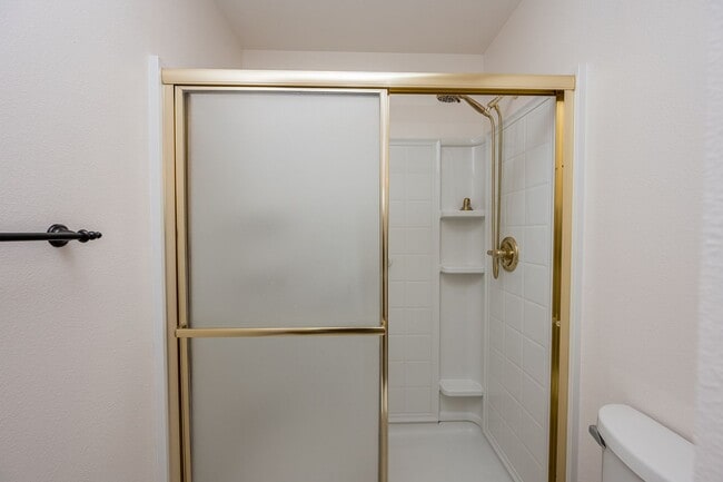 Building Photo - Rambler 3 Bedroom 2 Bath Fenced Yard - Orting