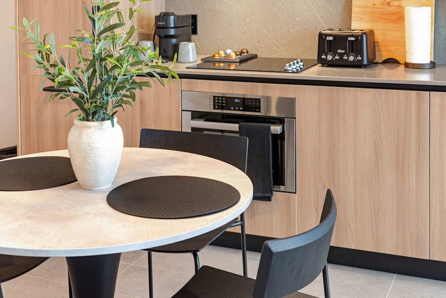 Building Photo - 121 NE 5th St