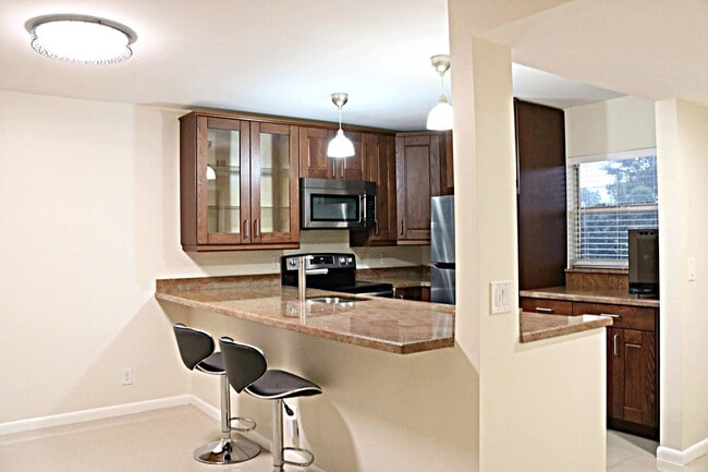 Building Photo - 230 NE 26th Ave