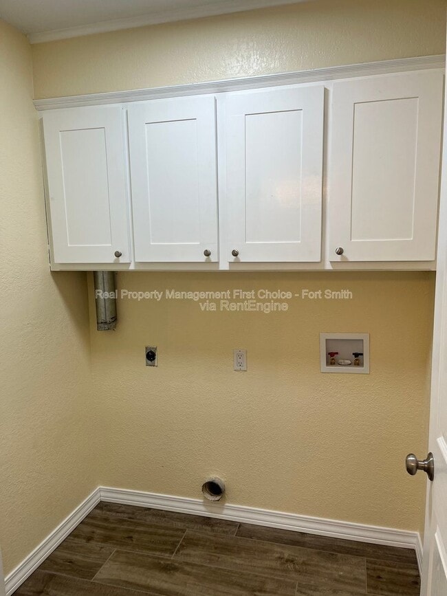 Building Photo - 3200 S 56th St