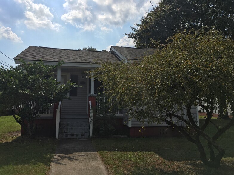 Building Photo - 3723 Makana St