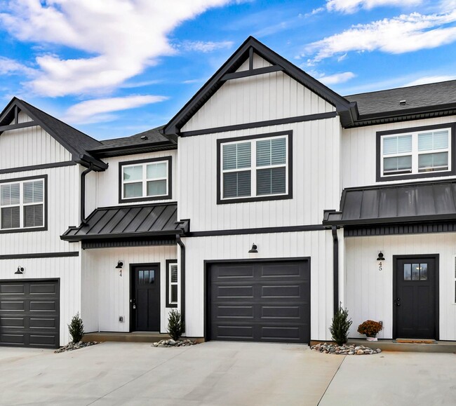 Building Photo - 166 Sango Dr