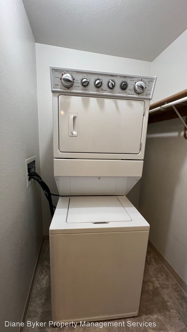 Building Photo - 1 br, 1 bath House - 10250 Jamestown Drive...