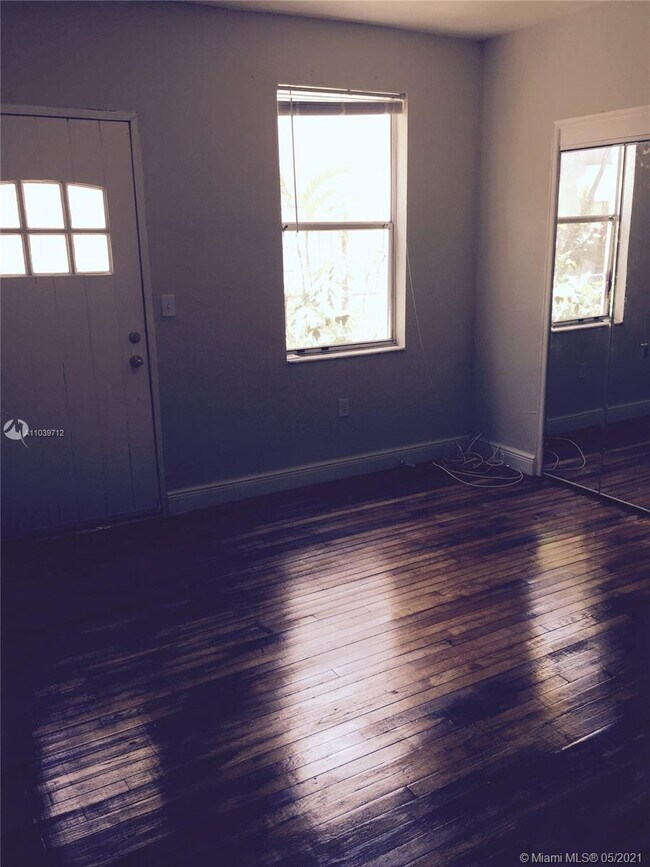 Building Photo - 726 Meridian Ave