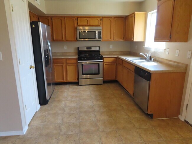 Building Photo - 14246 Gil Reyes Dr
