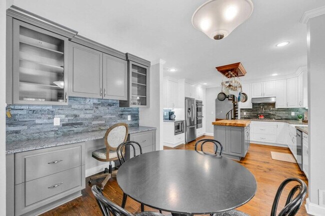 Building Photo - 115 Wexford Pl