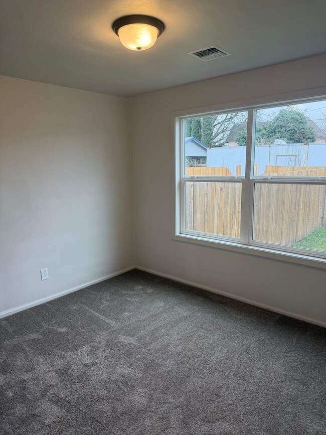 Building Photo - 260 E Sherman St