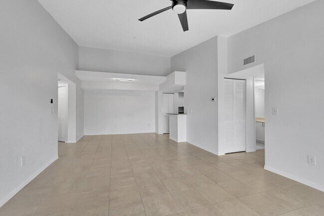 Building Photo - 400 Crestwood Ct N