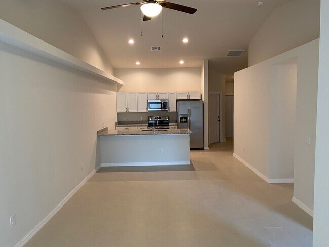 Building Photo - Available Now Stunning 3 bedroom 2 bathroom duplex