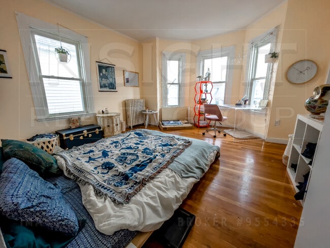 Building Photo - 18 Egleston St