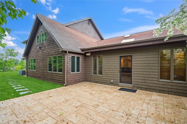 Building Photo - 15 Parkway Dr
