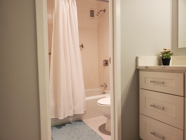 Building Photo - 3701 S George Mason Dr