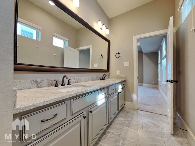 Building Photo - 5430 Cornish St