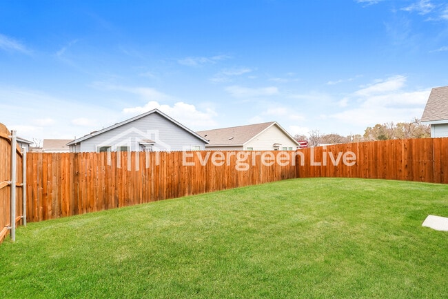 Building Photo - 240 Sycamore Pl