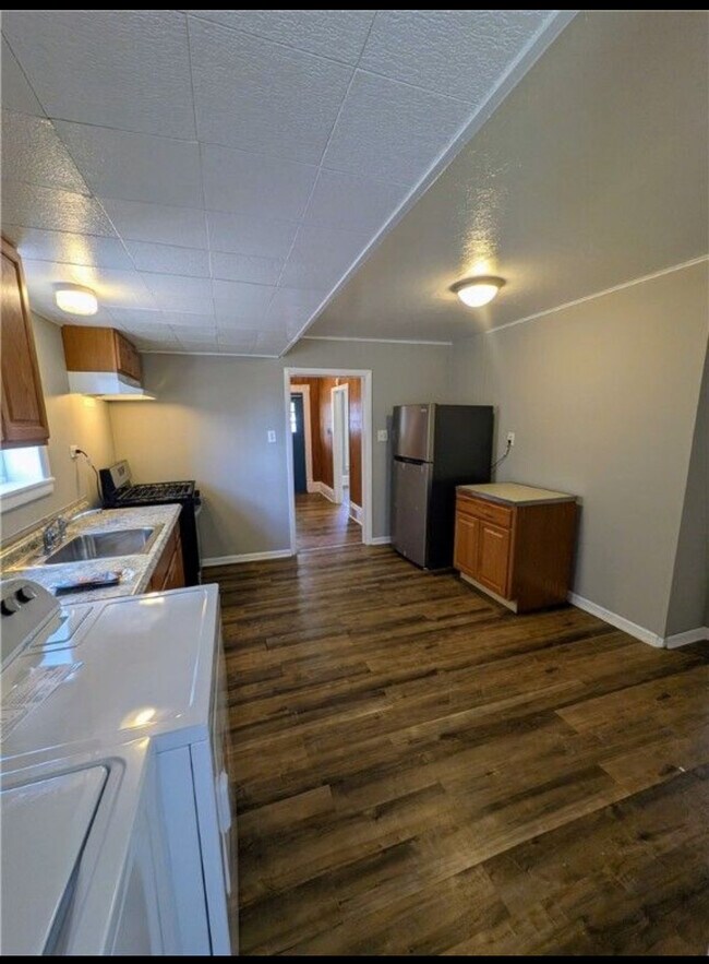 Building Photo - 1913 Evans Ave